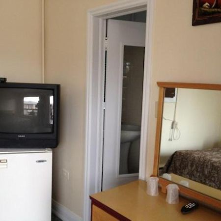 Victoria Motel Ліндсей Екстер'єр фото